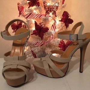 Price⬇️$25➡️$20 Platform Ankle Strap Stilettos 👡